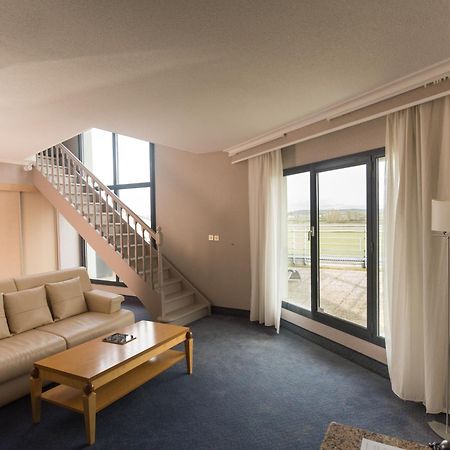 Hotel Le Paddock Magny-Cours Exterior foto