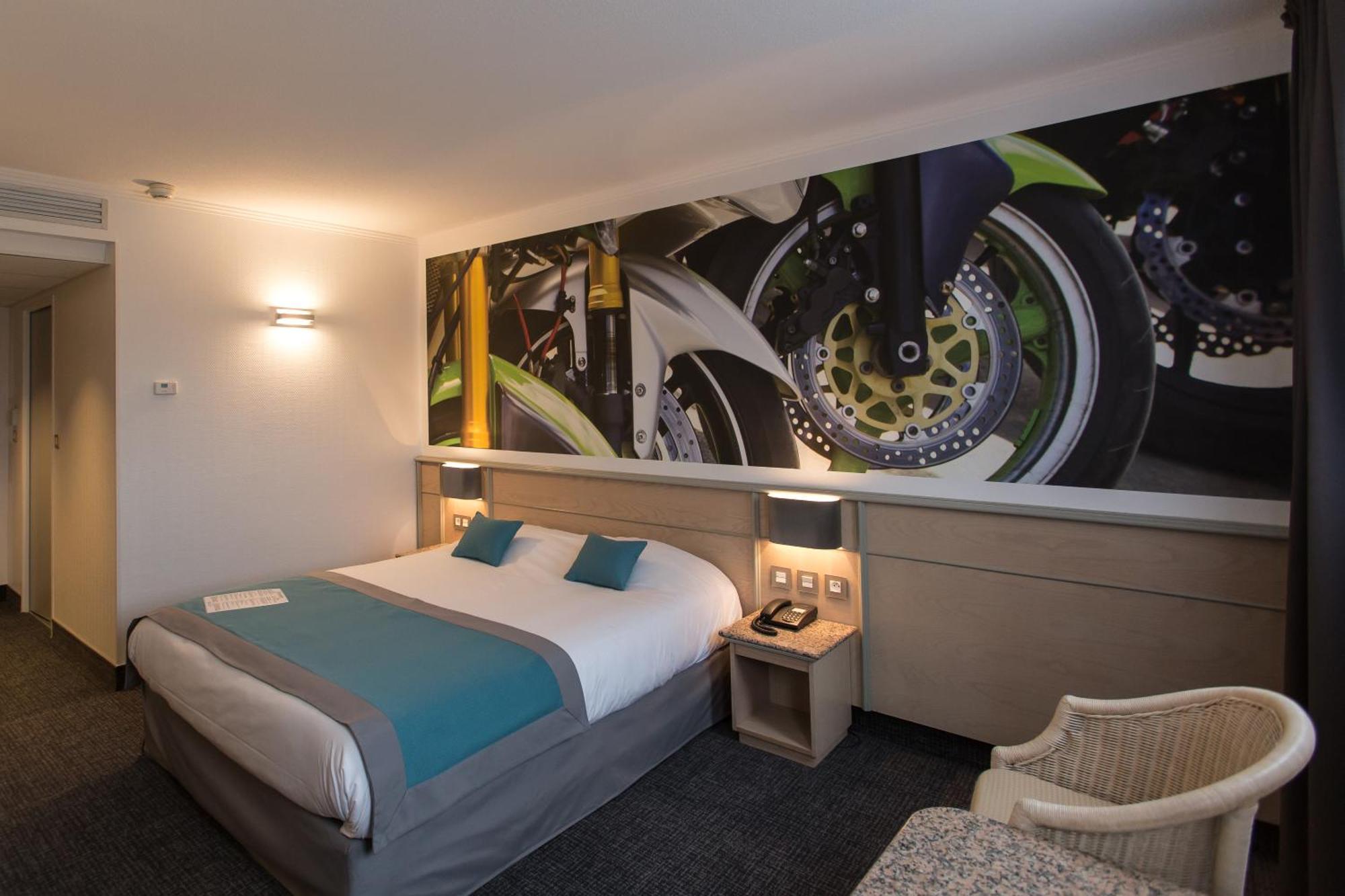 Hotel Le Paddock Magny-Cours Quarto foto