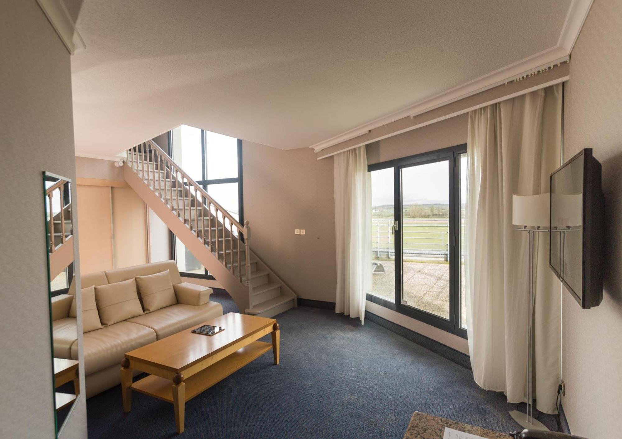 Hotel Le Paddock Magny-Cours Exterior foto